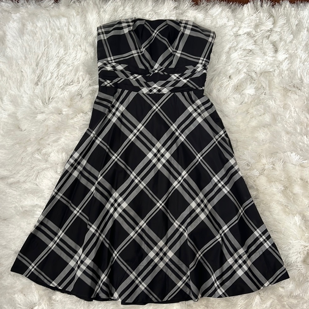White House Black Market strapless or tie around the neck dress size 2